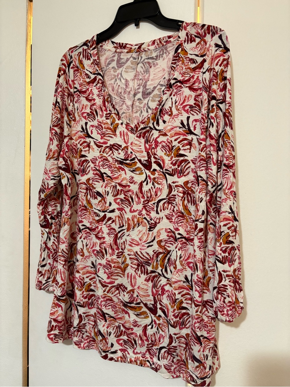 Lane Bryant Pink, Cream & Gold V-Neck Long Sleeve Leaf Print Top
